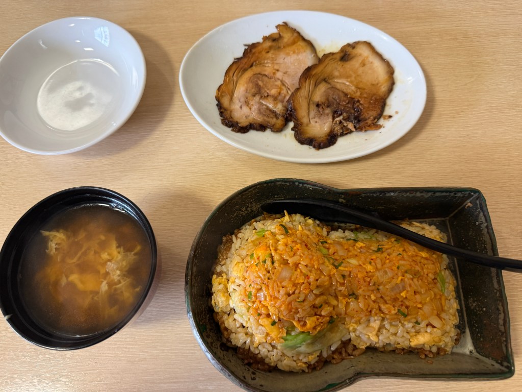 古墳の形をした器に盛られたコーフンチャーハン